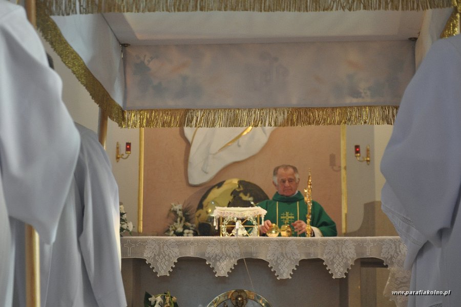 38 Procesja eucharystyczna.jpg